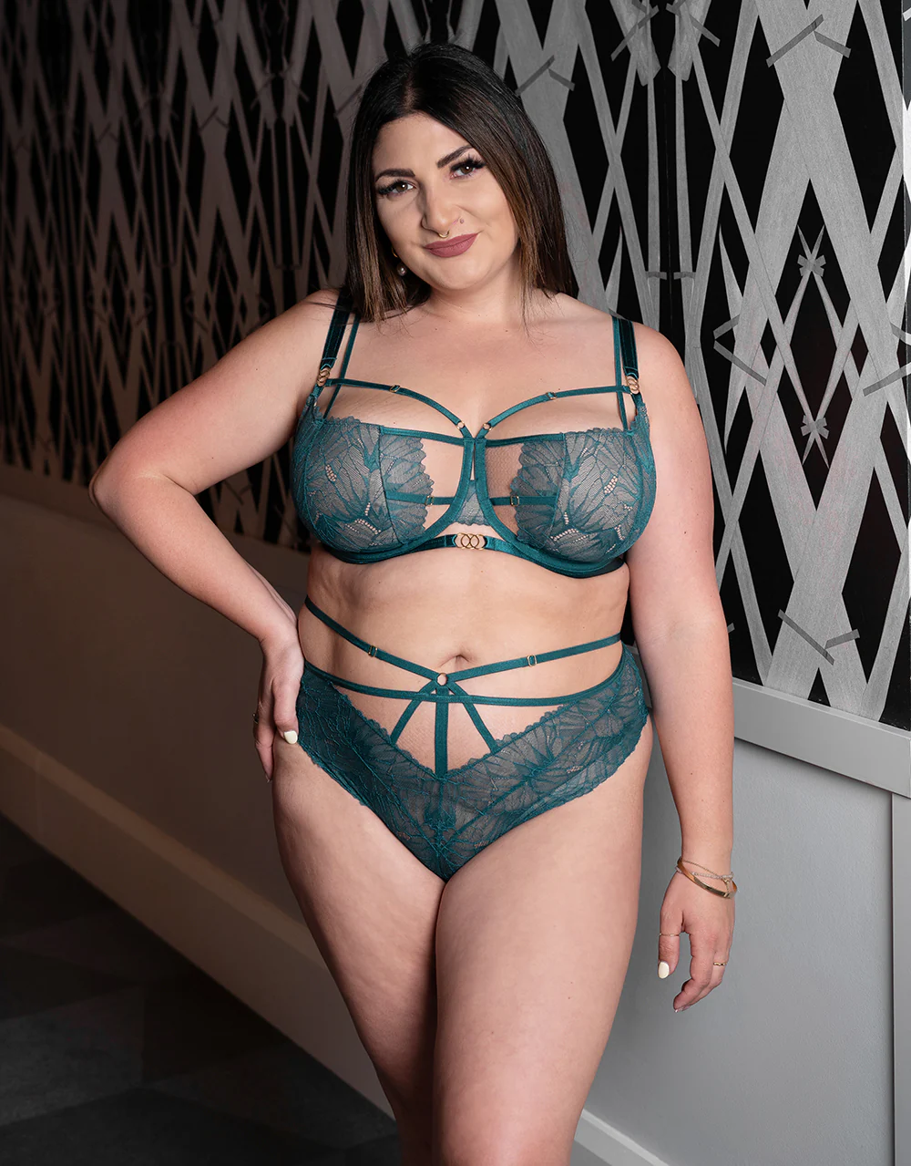 High-Brazilian FemFatale Green - Image 5